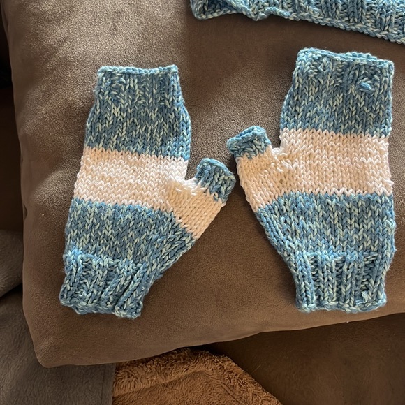 Handmade knit cotton cowl and fingerless glove set - Picture 2 of 3